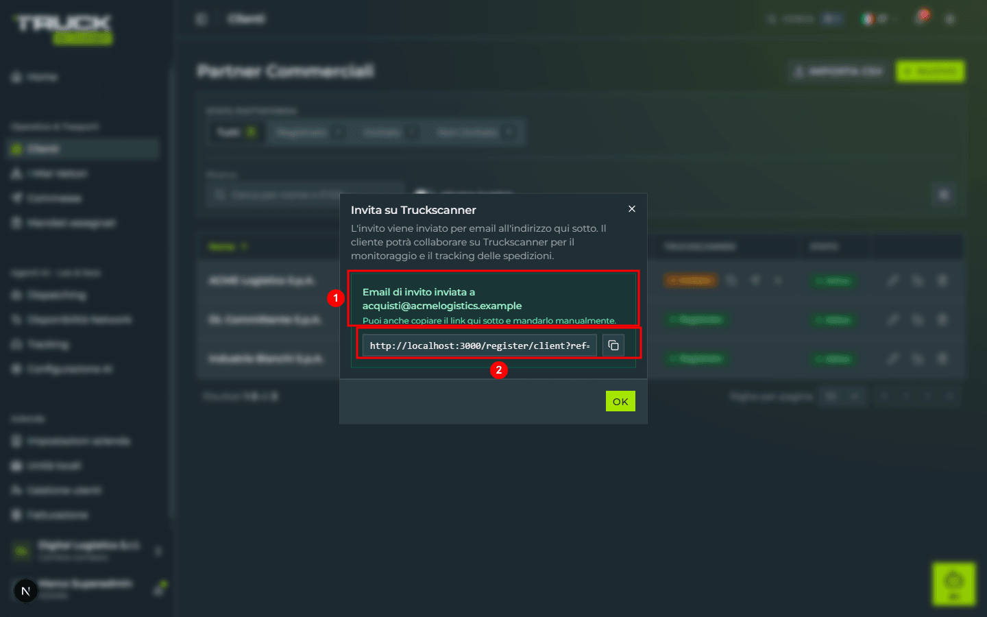 Il dialog «Invita su Truckscanner» dopo l'invio: il banner verde mostra «Email di invito inviata a acquisti@acmelogistics.example» seguito da «Puoi anche copiare il link qui sotto e mandarlo manualmente» (1). Sotto, l'input readonly con il link di registrazione cliente pre-compilato (`http://localhost:3000/register/client?ref=...`) e il bottone con icona copia accanto (2). In fondo il bottone lime OK per chiudere.