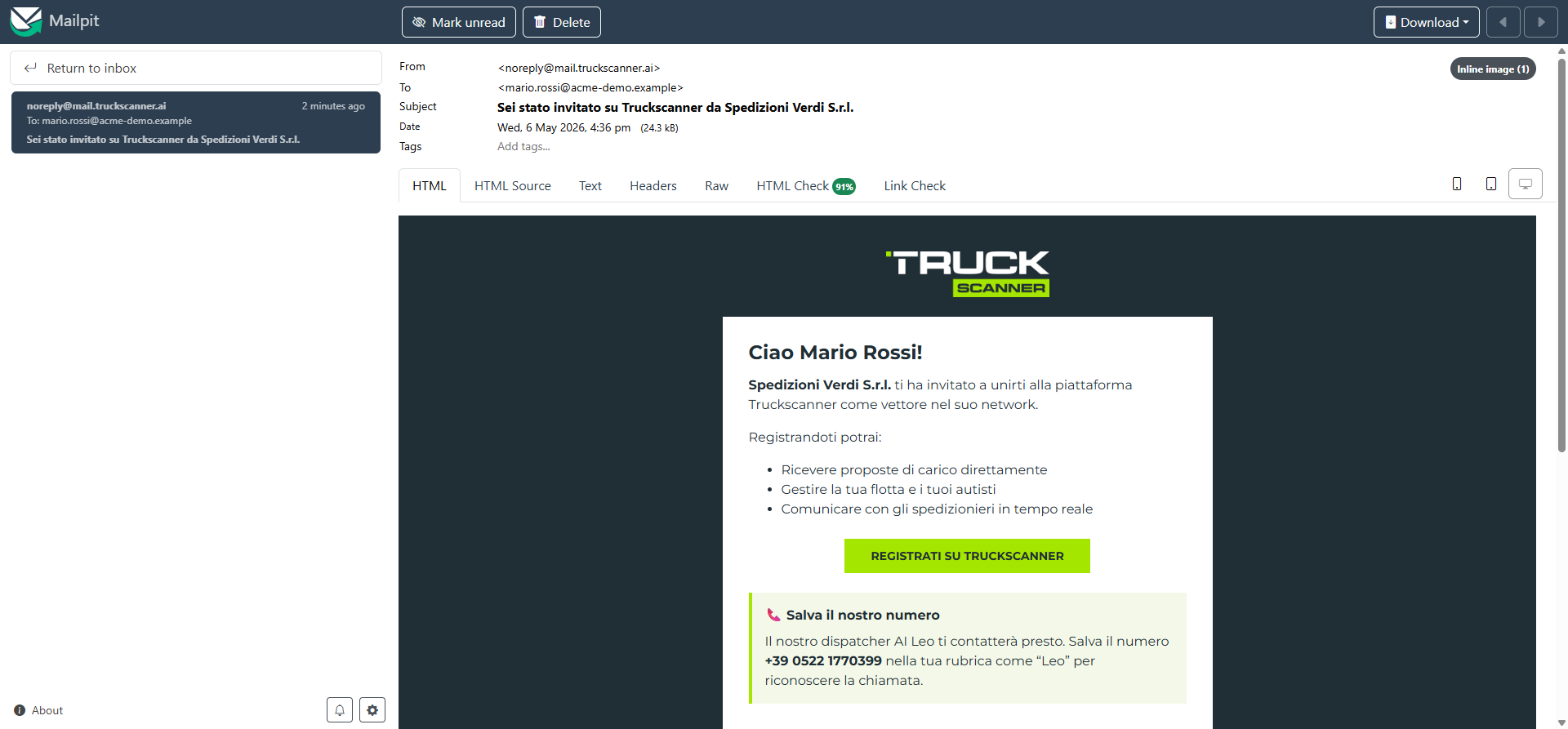 L'email NC-A03 «Sei stato invitato su Truckscanner da Spedizioni Verdi S.r.l.» visualizzata in Mailpit: header con logo Truckscanner, saluto «Ciao Mario Rossi!», testo invito con il nome del forwarder in grassetto, lista a tre vantaggi (Ricevere proposte di carico direttamente, Gestire la tua flotta e i tuoi autisti, Comunicare con gli spedizionieri in tempo reale), bottone CTA lime «REGISTRATI SU TRUCKSCANNER», info-panel verde «📞 Salva il nostro numero» con istruzione di salvare il numero di Leo «+39 0522 1770399» in rubrica come «Leo»